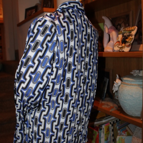 tuxedo front bell sleeve button front blouse M EUC - Picture 6 of 7